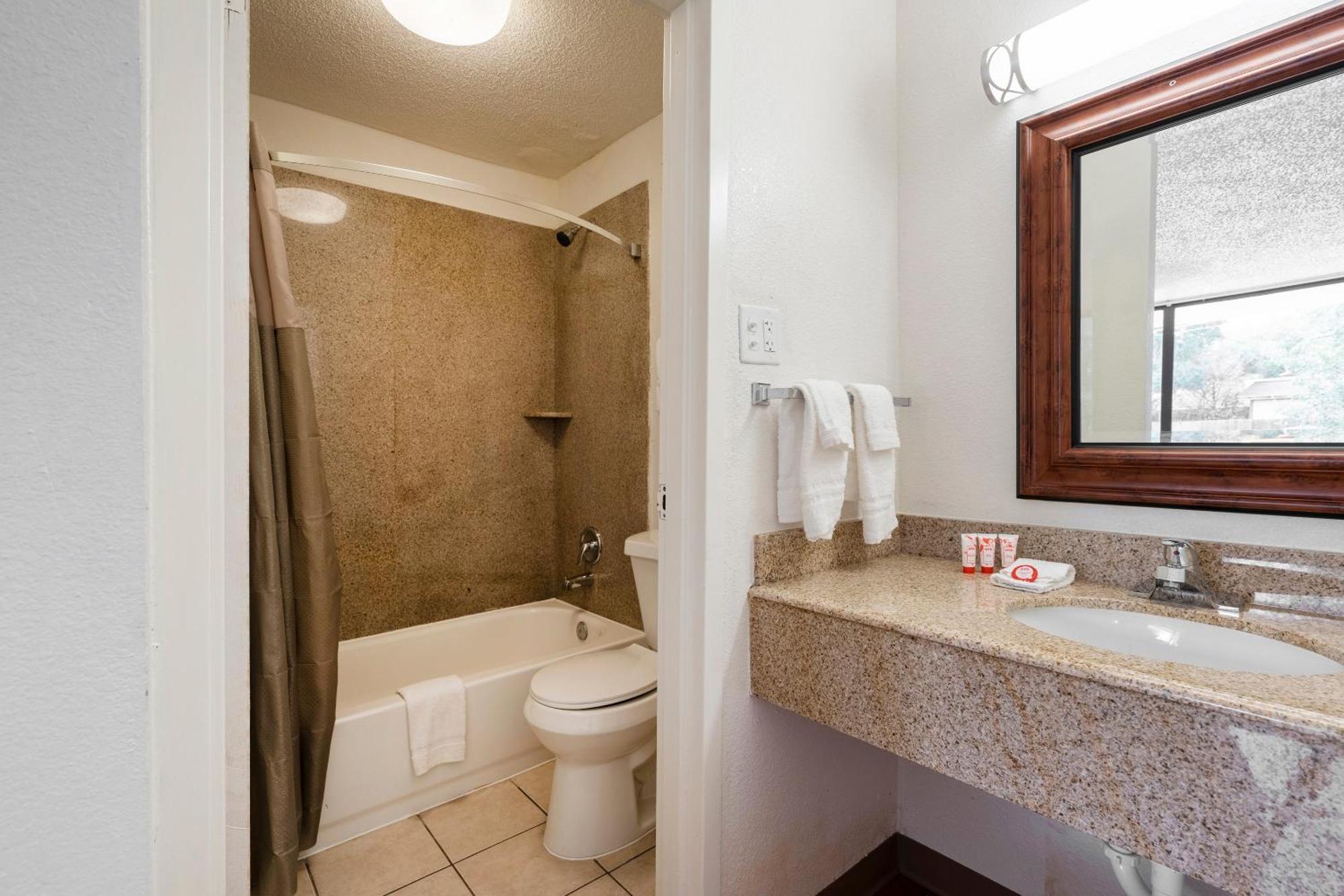 Oyo Hotel Bossier City La - Red River Exterior photo