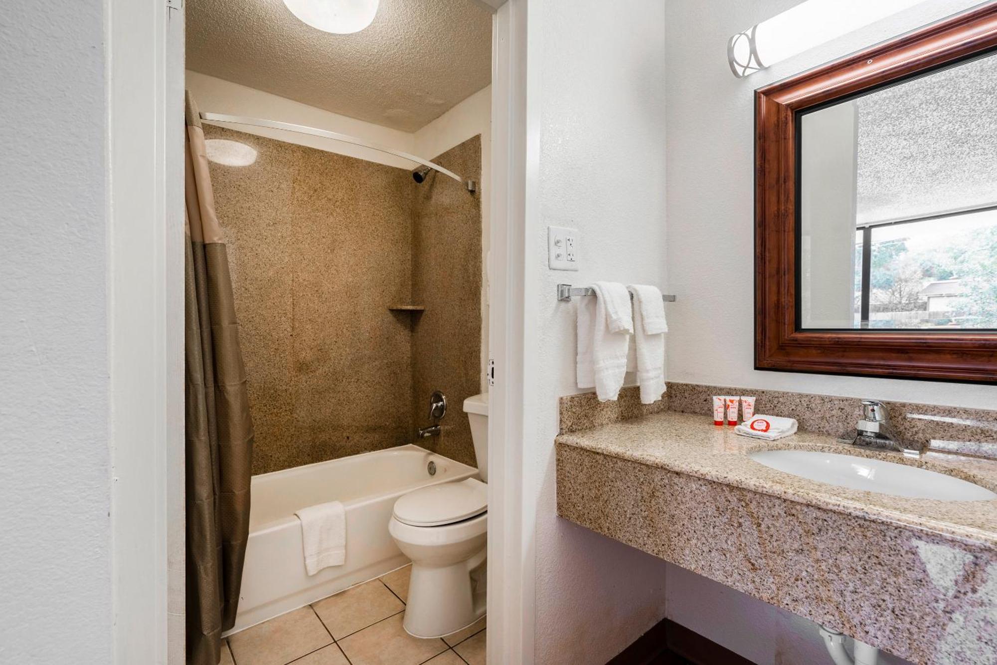 Oyo Hotel Bossier City La - Red River Exterior photo